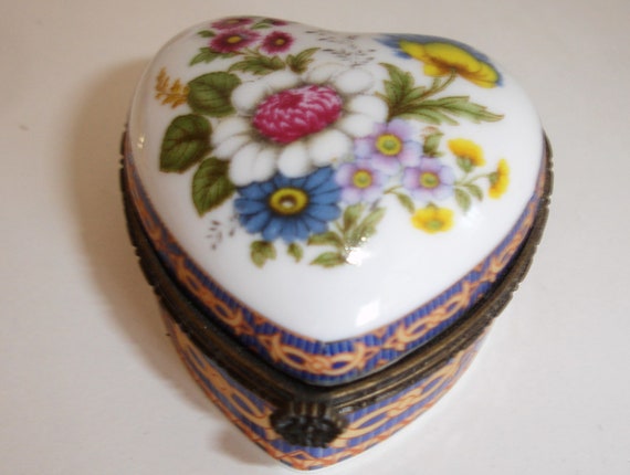 陶器製　小物入れ　ハート型　お花　置物　アンティーク ヴィンテージハート型陶器小物入れ：花の記念品入れ - Etsy 日本