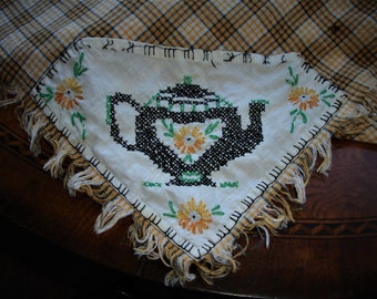 Tablecover, small Table cloth, Square table cover, Vintage tea linens, Embroidered tablecover, handmade, checkered tablecloth, 1940s vintage