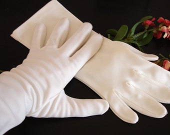Ladies Gloves, White Gloves, Formal Gloves, Size 6.5, Nylon gloves, Vintage gloves, prom, wedding, high tea, ladies accessory, 1960s vintage