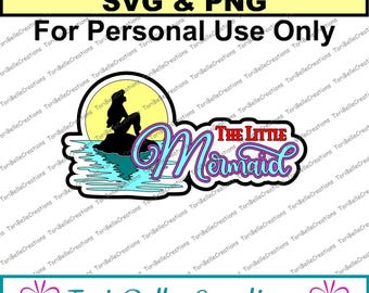 Könnte beinhalten: Ein digitaler Download einer SVG- und PNG-Datei mit einer Silhouette einer Meerjungfrau, die auf einem Felsen sitzt, mit einer gelben Sonne dahinter. Der Text "Die kleine Meerjungfrau" ist in einer bunten, stilisierten Schrift.