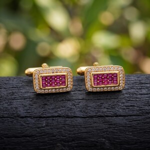 Gemelos rectangulares de plata de ley chapados en oro con halo de rubíes, joyería Art Déco para hombre.