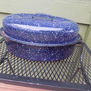Vintage Royal Blue and White Speckled Metal Two Piece Enamelware Roaster/Roasting Pan