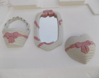 Vintage "new" Burwood Home Interiors, Wicker & Pink Bows White Plastic Wall Decor