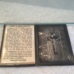 Vintage STATIONS of the CROSS Pocket Shrine Plaque Reliquary Plastic Case Italian Folder Catholic Travel Set