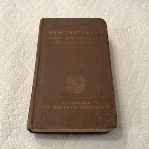 WWII NEW TESTAMENT U.S. Army World War 2 Soldier’s&#39; Catholic Version Prayer Book Bible ~ Vtg