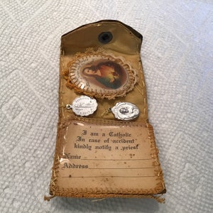 Antique Folding Pocket Reliquary Relic Sacred Heart of JESUS Medals Leather Case