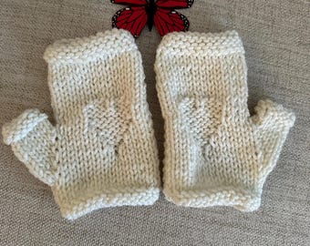 Gloves, for her, warm accessories, gift,  yarn gloves, women gloves, cozy warm, winter warm, ladies knits, great gift, texting gloves.
