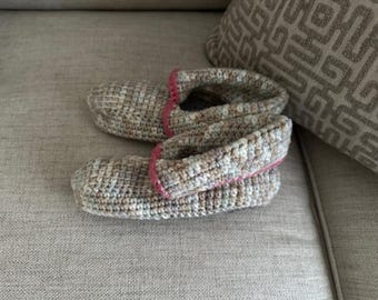 House slippers, warm accessories,  yarn shoes, women slippers, cozy warm, winter warm, ladies knits, great gift, booties for her.