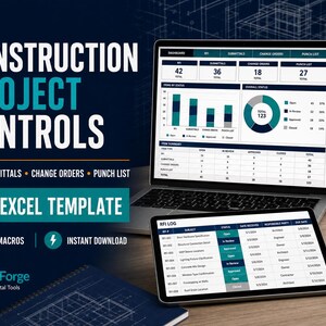 Op de afbeelding: Een digitaal Excel-sjabloon voor bouwprojectbeheersing weergegeven op een laptop- en tabletscherm. De interface toont dashboards, RFI-logs en projectstatistieken. Tekst bevat Construction Project Controls, Excel Template en QuoteForge.
