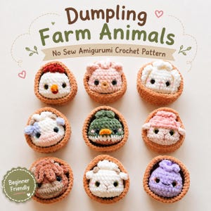 Peut inclure: Une collection de neuf animaux de ferme en crochet amigurumi, chacun niché dans une base en forme de ravioli en laine marron. Le texte indique Dumpling Farm Animals No Sew Amigurumi Crochet Pattern et Beginner Friendly. Les animaux incluent un poulet, un cochon, un mouton, une vache, un canard et d'autres.
