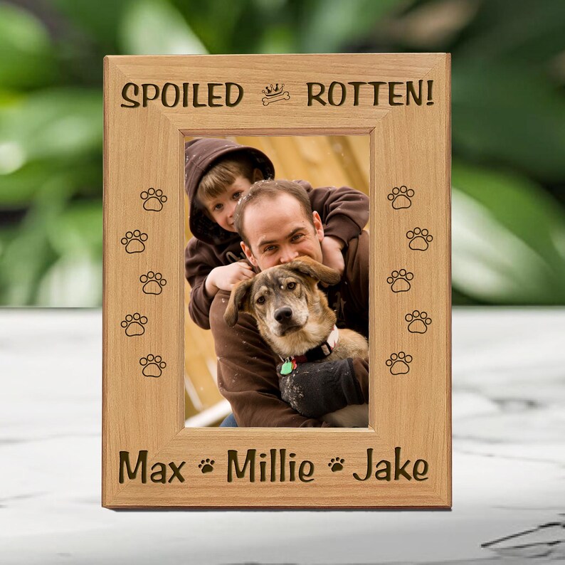 Regalo personalizado para el cumpleaños de la mamá perruna y el Día de la Madre, retrato personalizado de tu mascota, marco de fotos de madera grabado. imagen 3