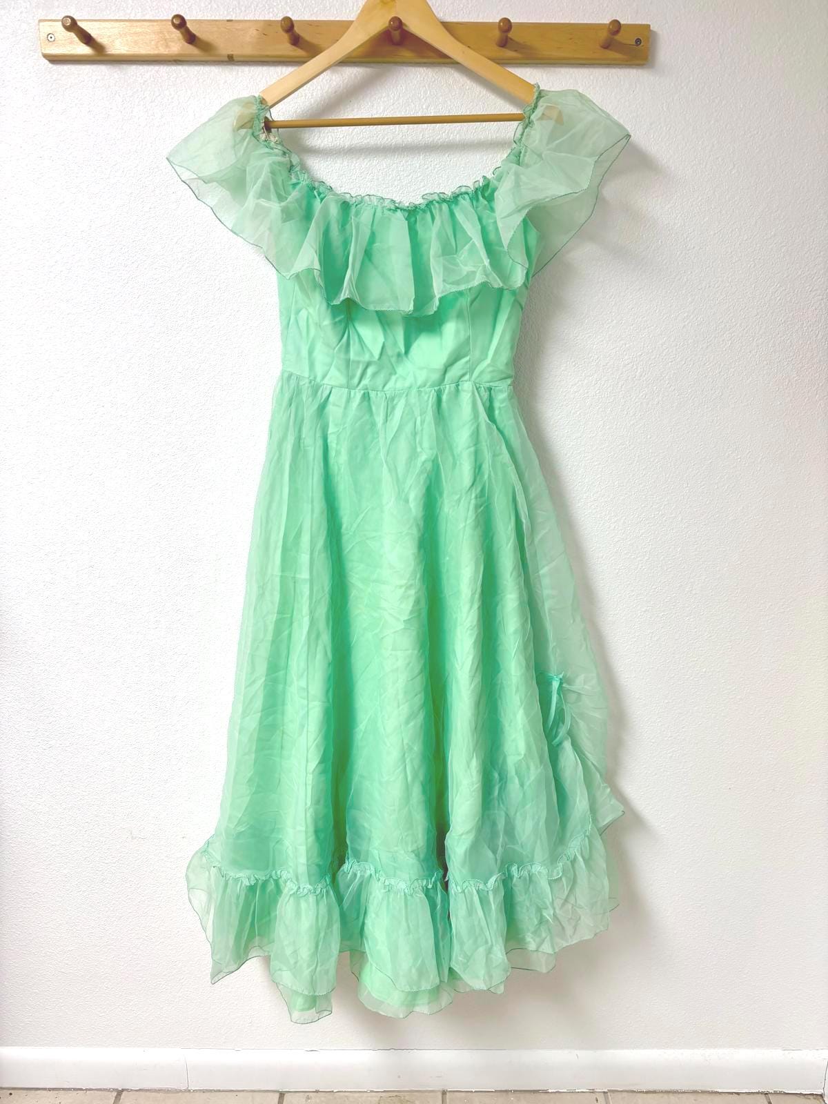 green emerald velvet dress Amazon.com: BTFBM Women Summer Dresses Casual Sleeveless Maxi Dresses Cute  Floral Long Dress Wedding Guest Dress(Beige Green Flower,Small) : Clothing,  Shoes & Jewelry