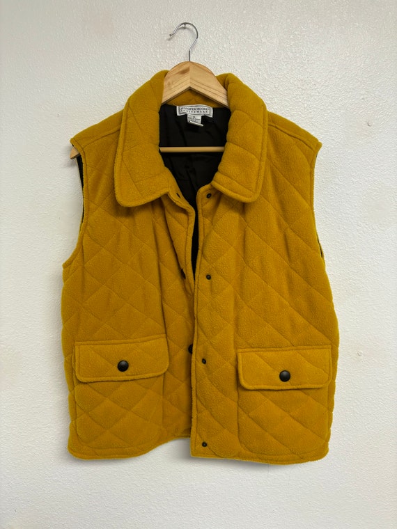 EYELET YELLOW VEST