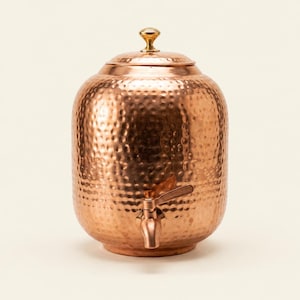Vattendispenser i koppar 5L, hamrad koppar, dryckesservering, traditionell heminredning