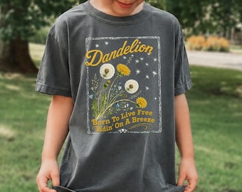 Comfort Colors® Kinder-T-Shirt mit Löwenzahn-Motiv, inspiriert vom Country-Song „Born to Live Free, Ridin' on a Breeze“ (Text).