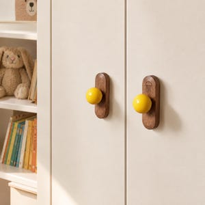 Tiradores de armario con forma de bola de colores para niños, bonitos tiradores de madera para cómoda, decoración para habitación infantil, regalo para niños.