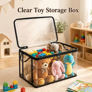 Könnte beinhalten: Eine rechteckige, durchsichtige Spielzeugaufbewahrungsbox mit schwarzem Reißverschlussrahmen und Deckel. Die Box ist mit verschiedenen Plüschtieren gefüllt, darunter ein brauner Teddybär, ein rosa Hase, ein blauer Dinosaurier und ein grauer Elefant, sowie bunten Kunststoff-Bausteinen.