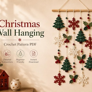 Pode incluir: Um padrão de crochê em PDF para um enfeite de parede de Natal com o texto Christmas Wall Hanging, Crochet Pattern PDF, Detailed Instructions, Beginner Friendly e Instant Download. Exibe árvores, flocos de neve e azevinho em crochê.