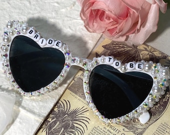 Personalized bridal pearl Sunglasses,Custom bridal pearl Sunglasses,Bridesmaid Gifts,Gifts for Brides-To-Be, Bachelor/Bachelor party favors.