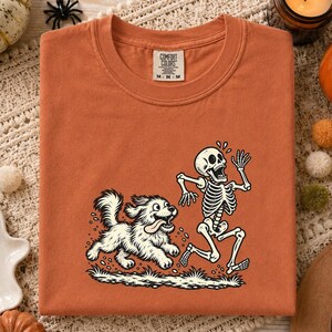 Comfort Colors® Skeleton Running with Dog T-shirt | Halloween Dog Shirt, Retro Halloween  T-Shirt, Funny Skeleton Shirt