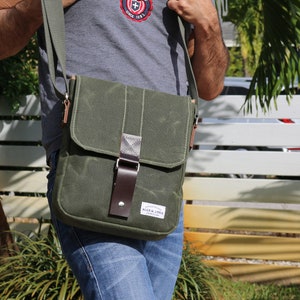 Vertical messenger travel bag tablet bag heavy waxed canvas cross body small bag 010312 image 2