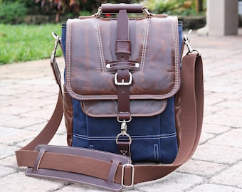 Vertical laptop messenger bag - leather and waxed canvas - 010160