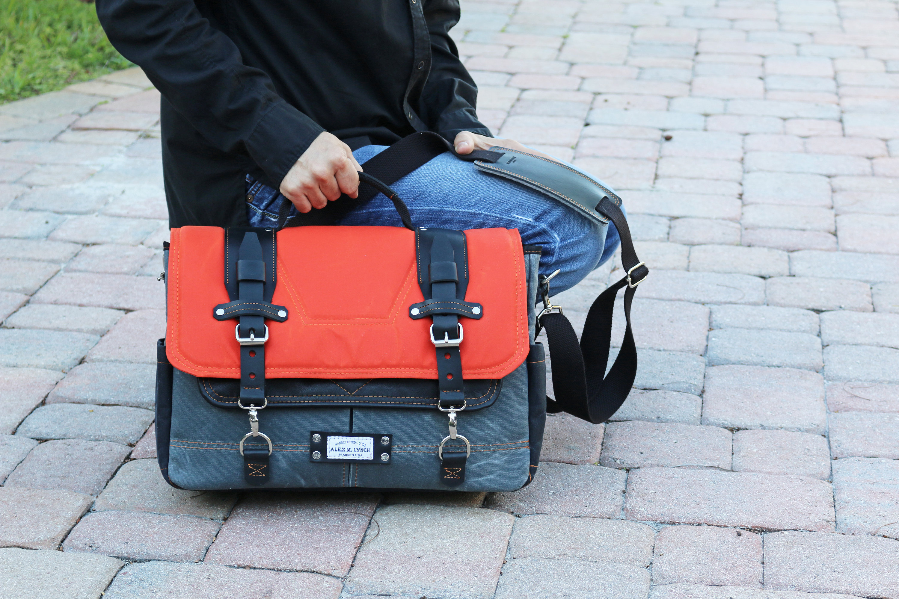 アクセサリー MESSENGER BAG AMBIDEXTROUS アクセサリー MESSENGER BAG AMBIDEXTROUS Messenger Bag