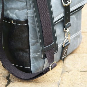 Vertical laptop messenger bag leather handle and shoulder pad 010122 image 4