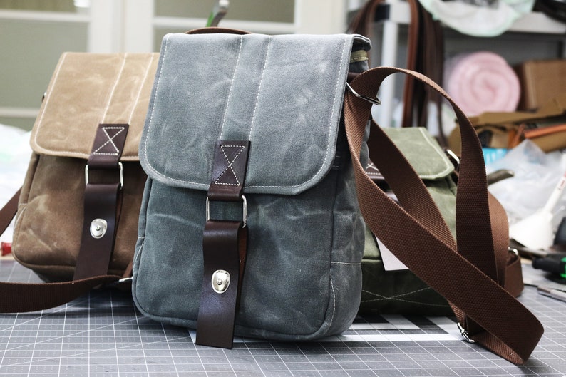 Vertical messenger travel bag tablet bag heavy waxed canvas cross body small bag 010140 CHARCOAL