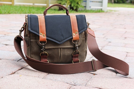 Messenger bag cross clearance strap
