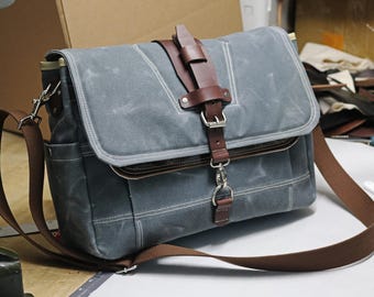 Bolso bandolera de lona encerada - hecho a mano - CARBÓN + detalles de cuero + correa de hombro marrón 010026