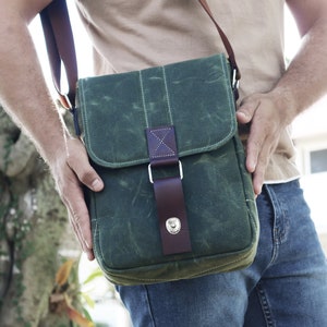 Vertical messenger travel bag tablet bag heavy waxed canvas cross body small bag 010140 image 3