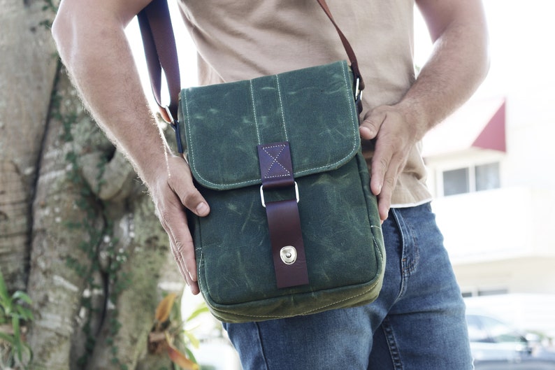 Vertical messenger travel bag tablet bag heavy waxed canvas cross body small bag 010140 image 4