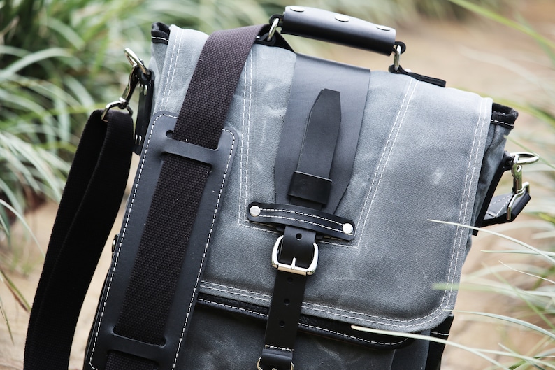 Vertical laptop messenger bag leather handle and shoulder pad 010122 image 6