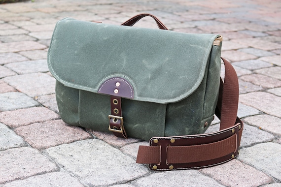 メッセンジャーバッグ Wax canvas leather ワックスキャンバス製メッセンジャーメールバッグ - Alex M Lynch