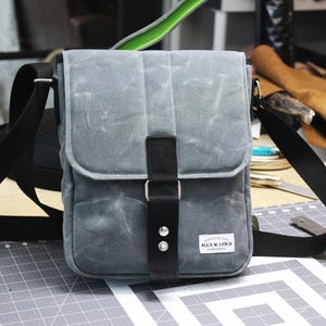 Vegan Vertikale Reisetasche - Tablet Tasche - schwere gewachste Canvas Cross Body kleine Tasche -010312