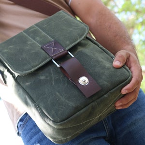 Vertical messenger travel bag tablet bag heavy waxed canvas cross body small bag 010140 image 6