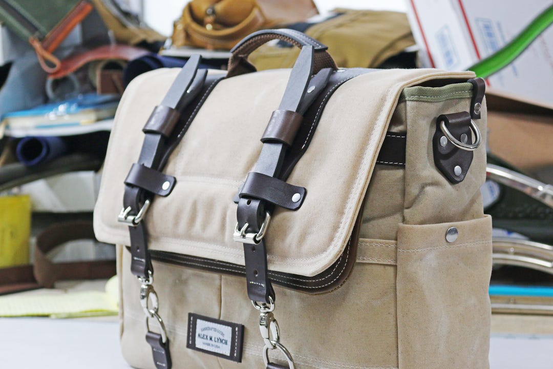 メッセンジャーバッグ Wax canvas leather メッセンジャーバッグ Wax canvas leather