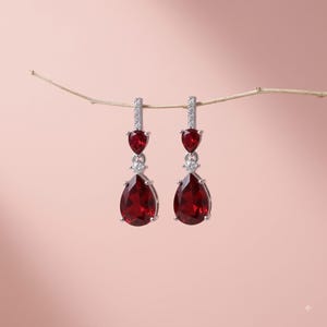 Orecchini pendenti a forma di pera color rosso rubino, in argento sterling, gioiello con pietra portafortuna di luglio