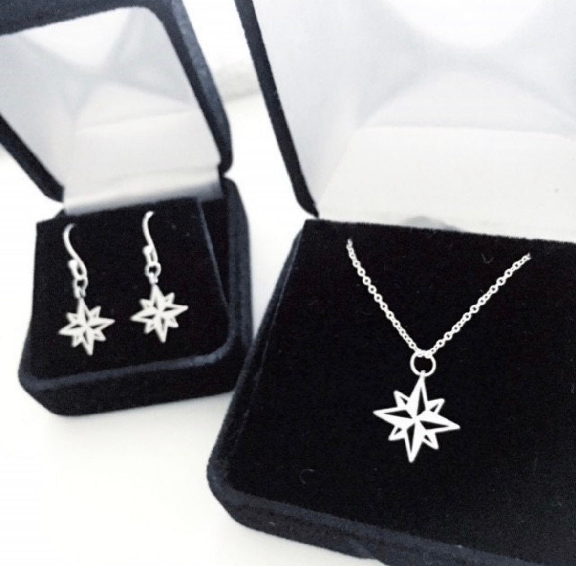 Moravian star necklace deals