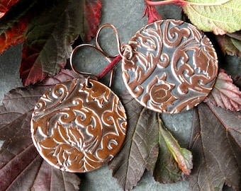 Copper disc earrings / oxidized antiqued copper earrings / nature  jewelry / floral earrings