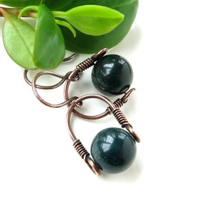 March birthstone earrings / Green bloodstone earrings / copper wire wrapped jewelry / handmade earrings / birthstone jewelry
