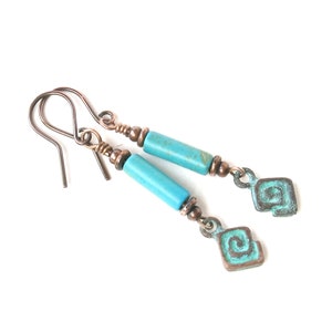 Turquoise & copper earrings / turquoise dangle earrings / verdigris Greek Meandros charm / copper dangle earrings / boho jewelry immagine 2