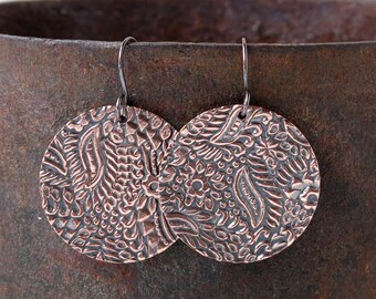 Copper disc earrings / ornate floral earrings / oxidized antiqued copper / nature jewelry / lightweight earrings