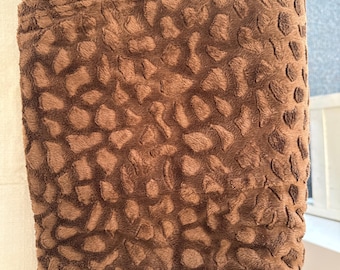 AC- Brown Plush Fleece Blanket Soft Textured Cozy Throw