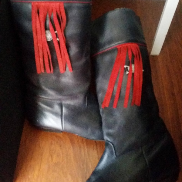 Dark blue Leather boots Red suede fringe and trim US dollar feature Exc Vtg Cond warm interior lining Size 8.5 to 9 AU