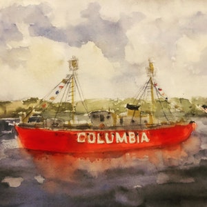 Op de afbeelding: Een aquarel van een rood schip met het woord "COLUMBIA" erop geschilderd. Het schip heeft twee masten en vaart op een kalme watermassa.