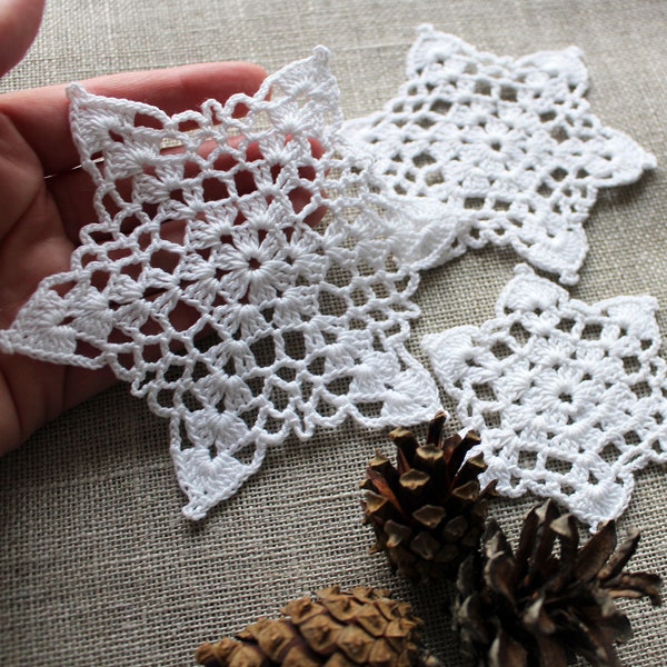 Set of 3 crochet snowflakes, tree ornaments, white Christmas stars, holiday decor, gift wrapping, Ready to ship