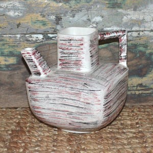 Roze zwarte theepot uit het midden van de eeuw