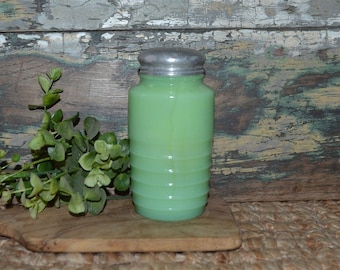 Vintage Jadeite Pepper Shaker - Jeannette Glass - Green Ribbed Range Shaker